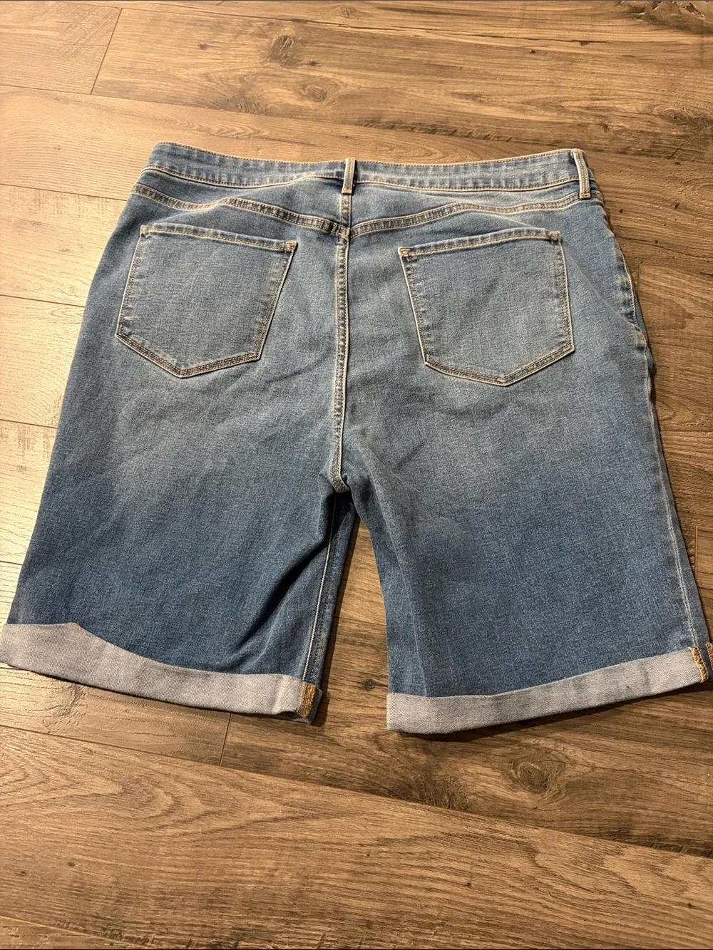 Old Navy high rise rolled Bermuda shorts